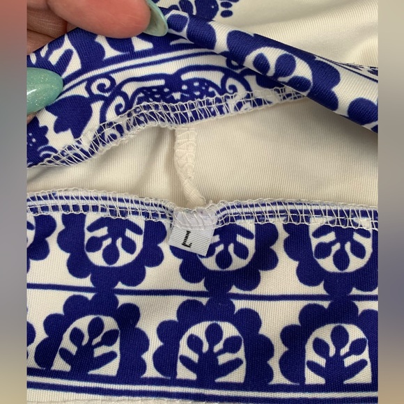 Super cute women’s matching top and short set SZ LG blue white Mediterranean - Picture 9 of 11